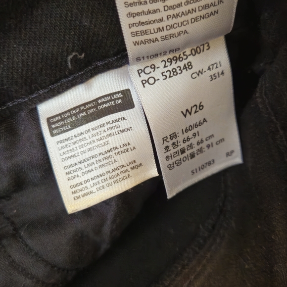 Black Levi's shorts - Picture 4 of 10